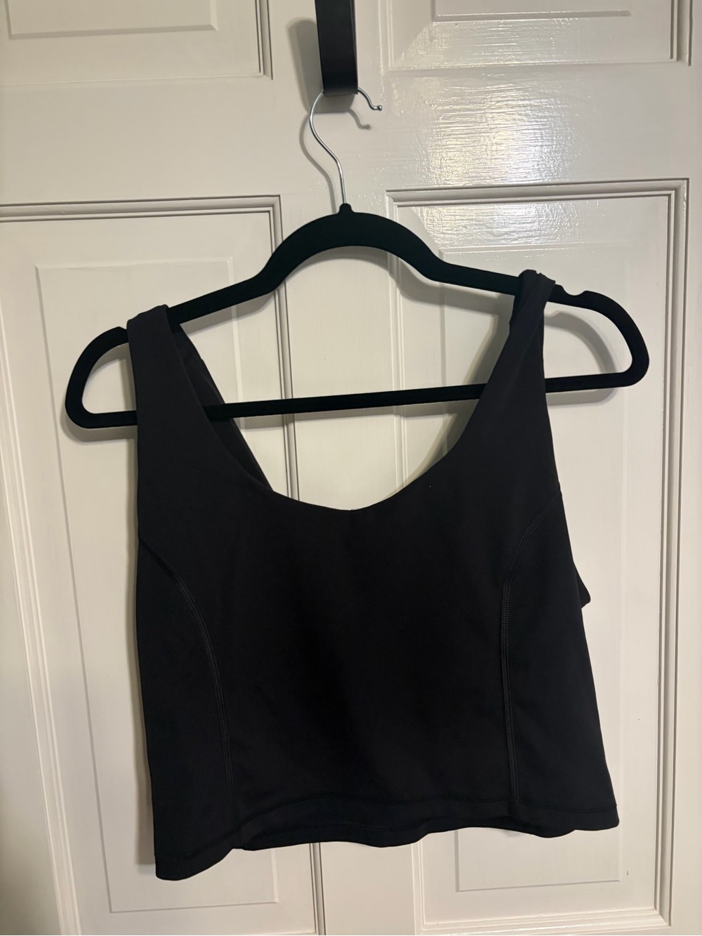 Amazon Essentials Black Cropped Workout Tank with Built-In Bra | Size Large